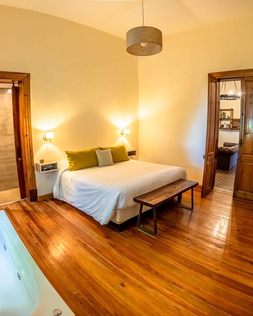 El Alcornoque Inn *