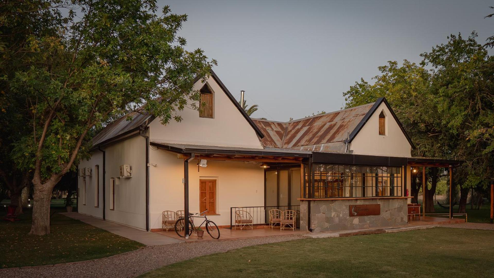 El Alcornoque Inn *