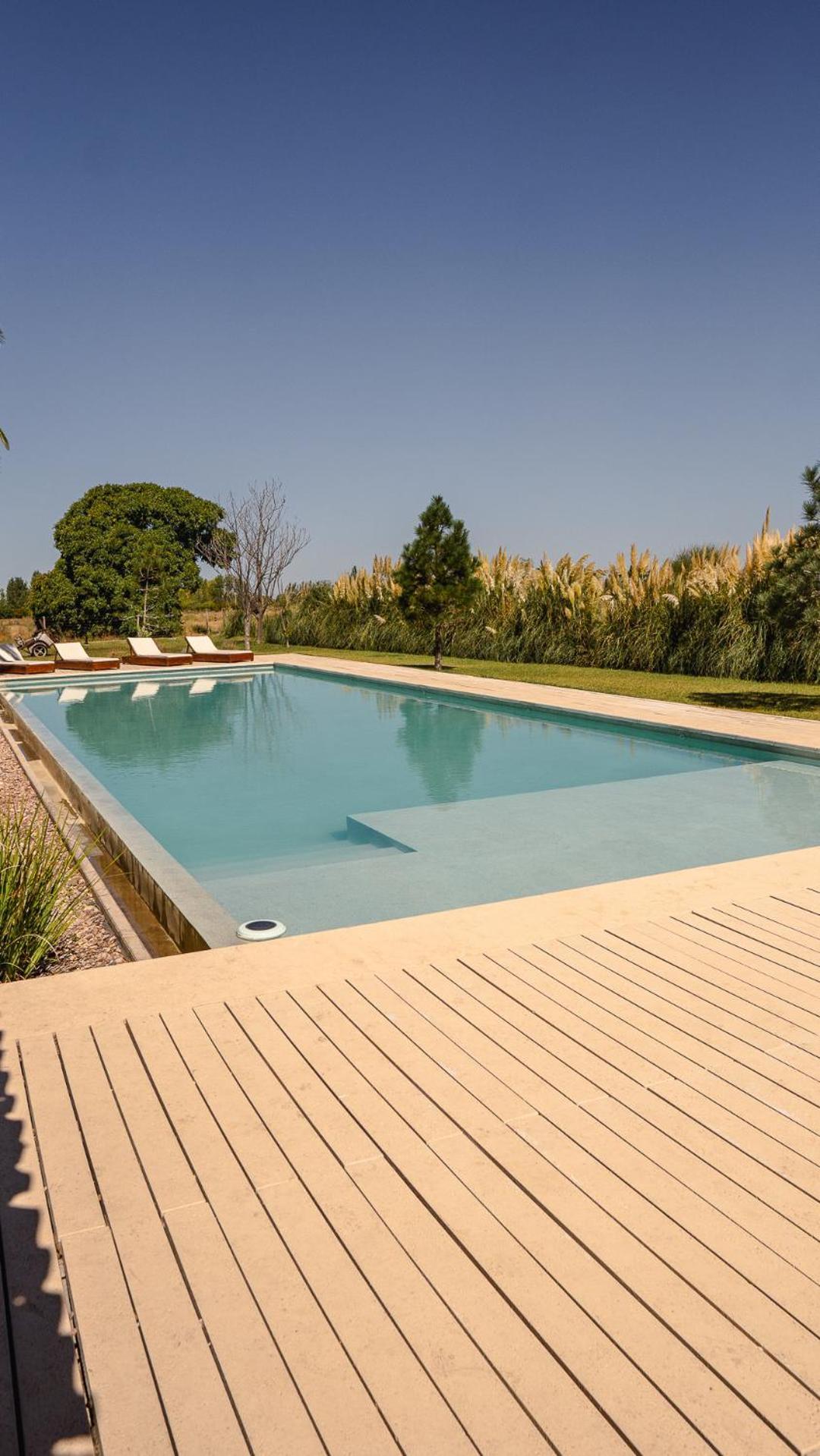 El Alcornoque Inn *